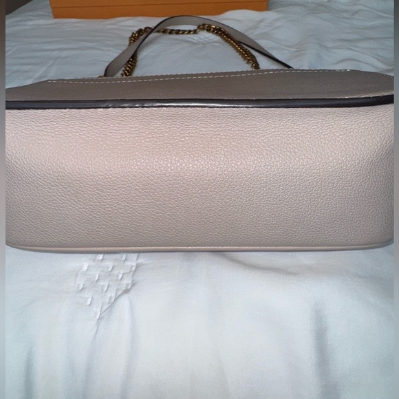 Louis Vuitton Grained Calfskin Lockme Chain Bag Greige - Picture 10 of 16
